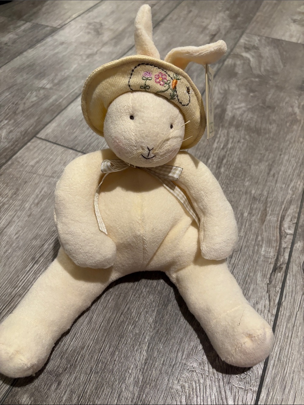 Hallmark 2002 Bunnies by the Bay Baylee Plush Bunny with Embroidered Sun Hat